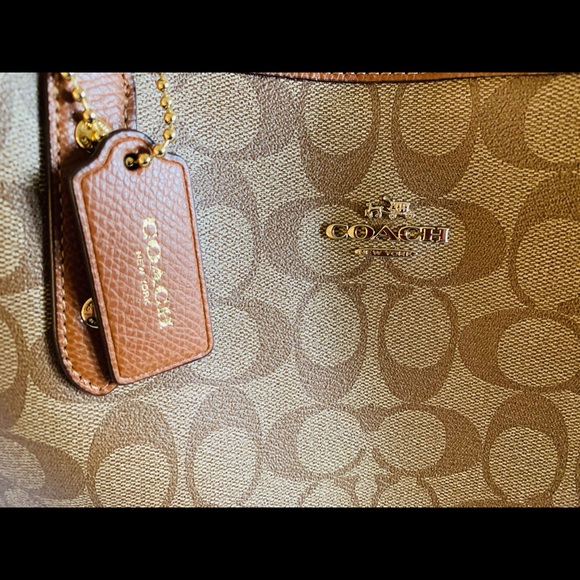 ❌SOLD❌Coach signature canvas tote - Picture 2 of 10